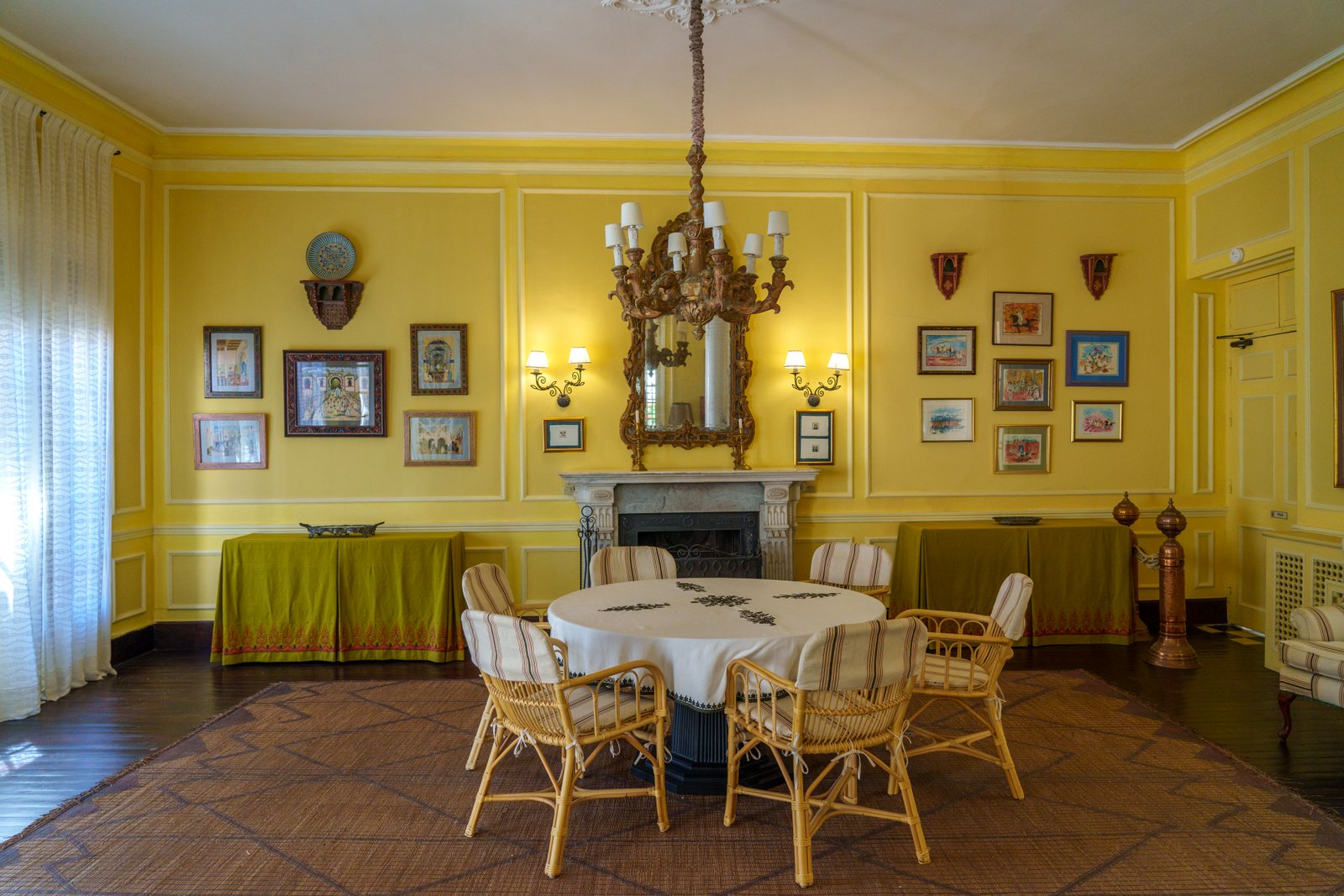 Dining Room Photo 3